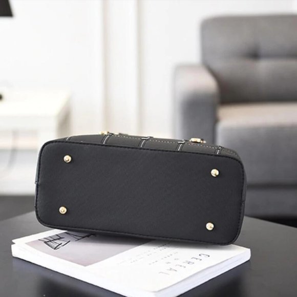 Large Capacity Vegan Leather Black Shoulder Bag - Picture 8 of 11